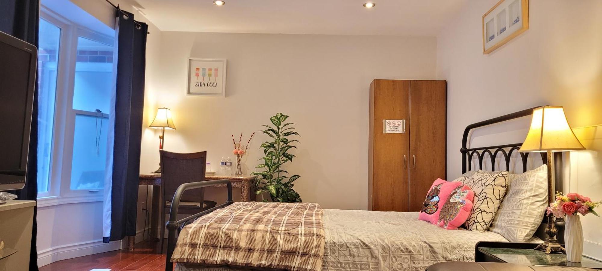 Mainfloor Spacious Room In Toronto Exterior photo